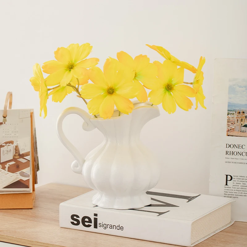 

Ceramic dried flower vase - Nordic design, white, luxurious and high-end, suitable for flower arrangement and decoration.