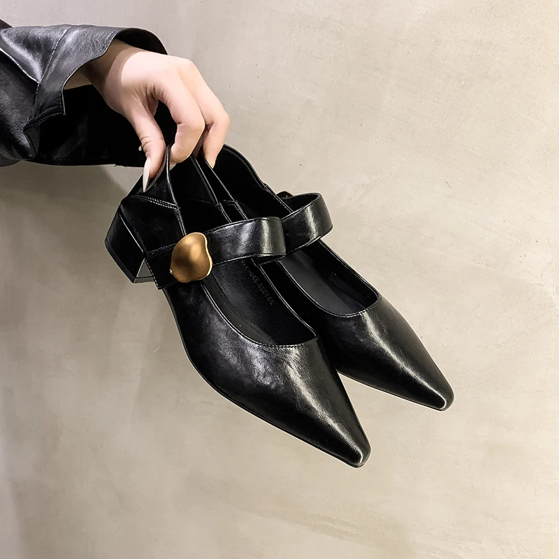 

Элегантные женские кожаные туфли с острым носком, лоферы на массивной пряжке, дизайнерская новая мода, зима 2025 года, туфли на среднем каблуке Chelsea Zapatos Mujer