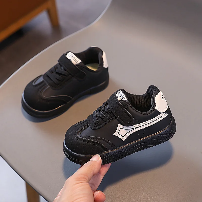 Zapatillas Hombre فتاة حذاء رياضة 2025 الخريف جديد فتاة أحذية موضة أحذية أطفال لينة وحيد التنس الإناث تنوعا الصبي أحذية رياضية