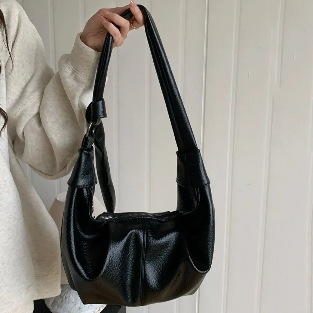 

Soft Leather Croissant Crossbody Bag Vintage Commuting Dumplings Shoulder Bag Korean Style Large Capacity Pleated Hobos Bag