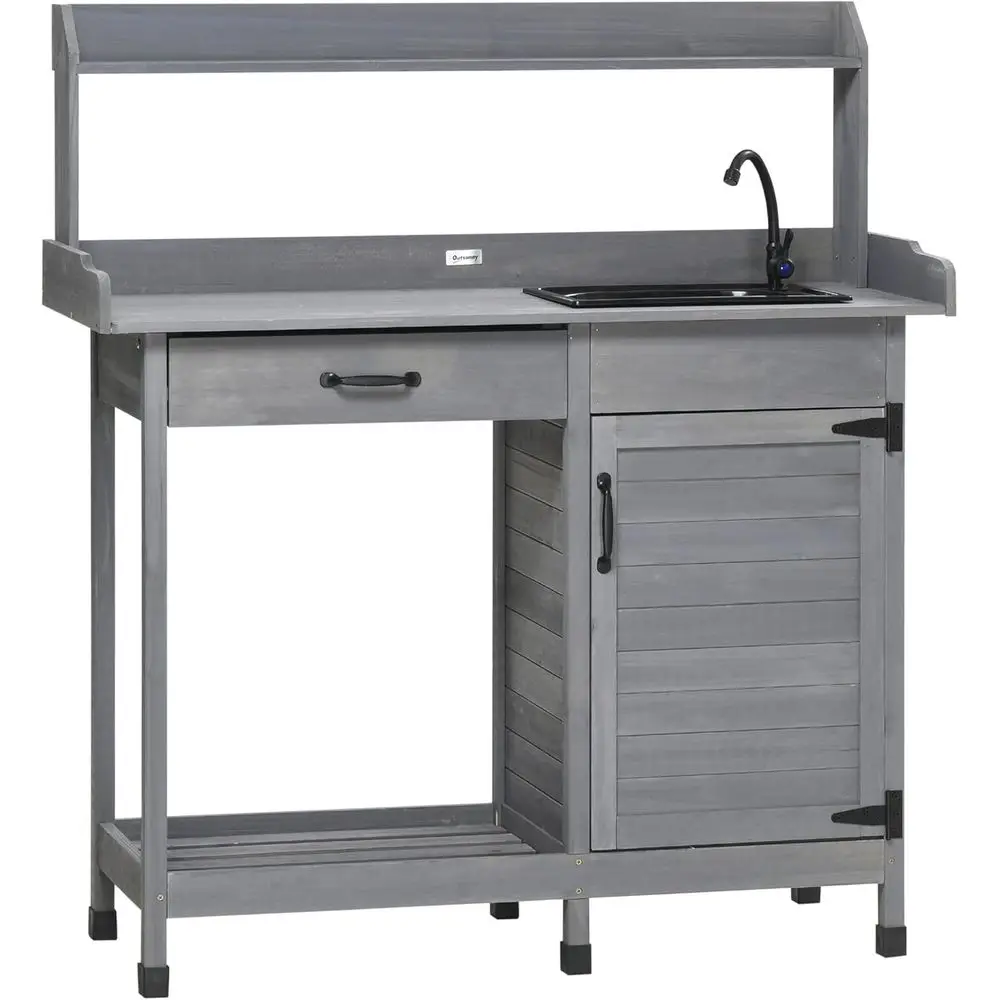 

Серый садовый верстак с раковиной, местом для хранения и смесителем