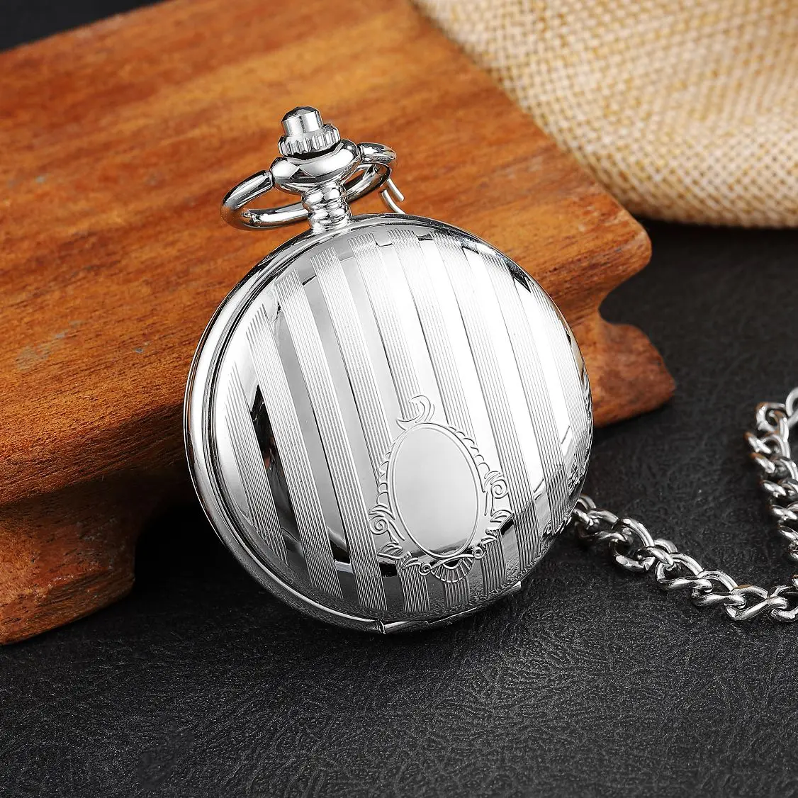 

Luxury Sliver Mechanical Pocket Watch for Men Women Smooth Case Roman Numerals Dial Man Fob Chain Pendant Clock for Collection