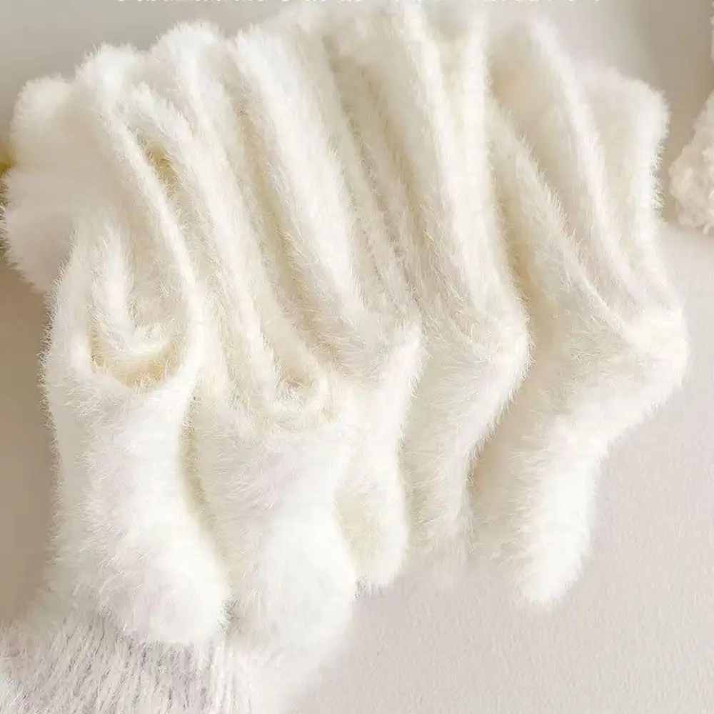 5 pares de calcetines bonitos bordados de piel de visón calcetines dulces de dibujos animados para dormir calcetines de mujer calcetines de felpa suaves para niñas