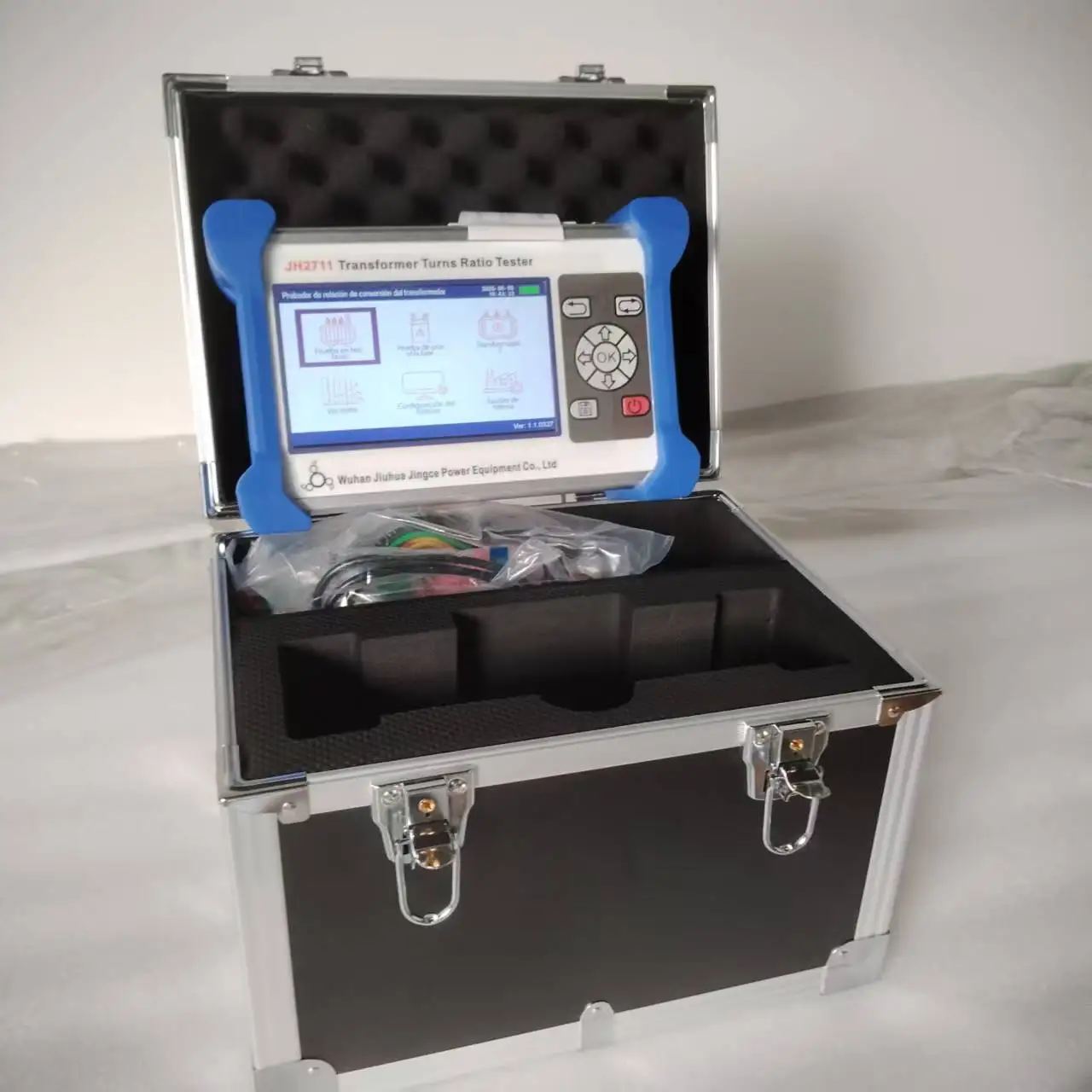 0.8-10000 Handheld 3 Phase Transformer Turns Ratio Tester TTR Meter Built-in Battery English/Spanish DHL Fast Ship