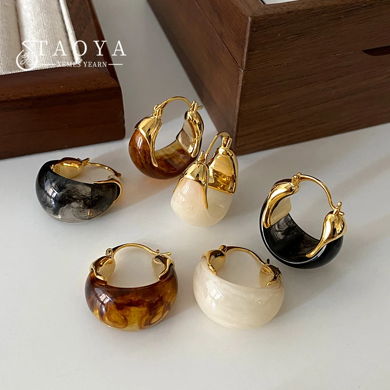 Herbst und Winter Melad Farbe Harz Imitation Bernstein Stein Design Ohr Manschette für Frauen Schmuck 2025, Trend Ohrringe Zubehör