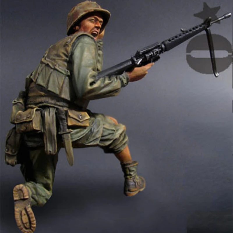 1/35 Scale Resin Soldier Assembly Model Kit Vietnam War US Army Charge Miniature Diorama Unassembled and Unpainted DIY Toy