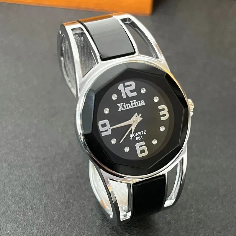 Women Elegant Bracelet Wristwatch Quartz Female Exquisite Bangle Rhinestone Fashion Watches Vintage Female Relojes Mujer Clock