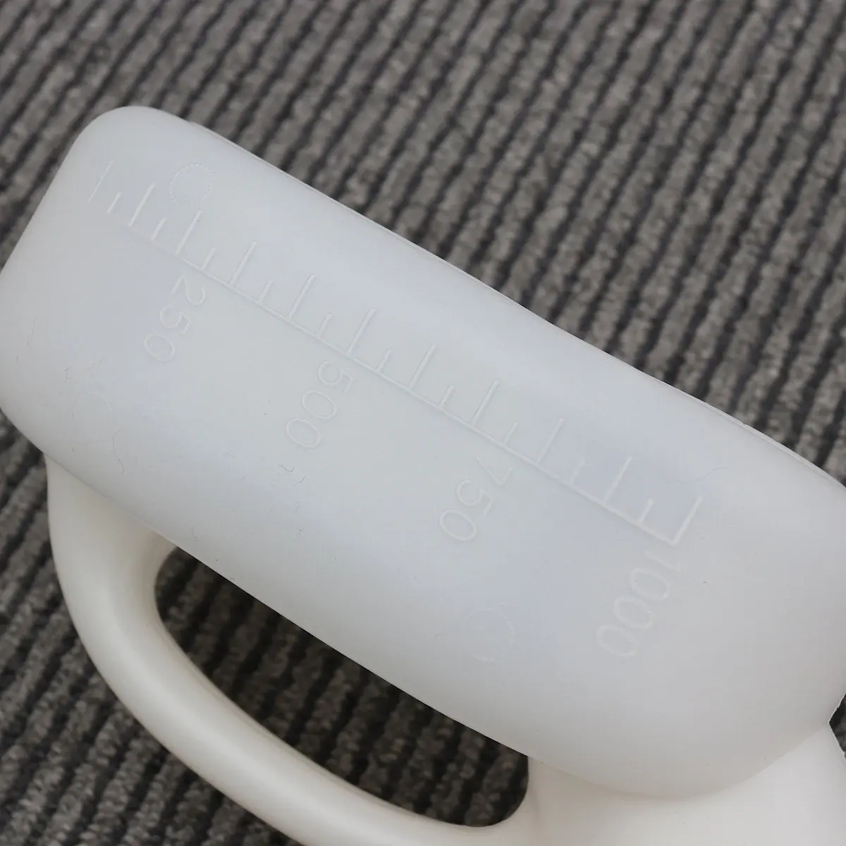 

1000ml Portable Pee Bottle Female Urinal Durable Plastic Reusable Large Capacity for Hospital Home Camping Car