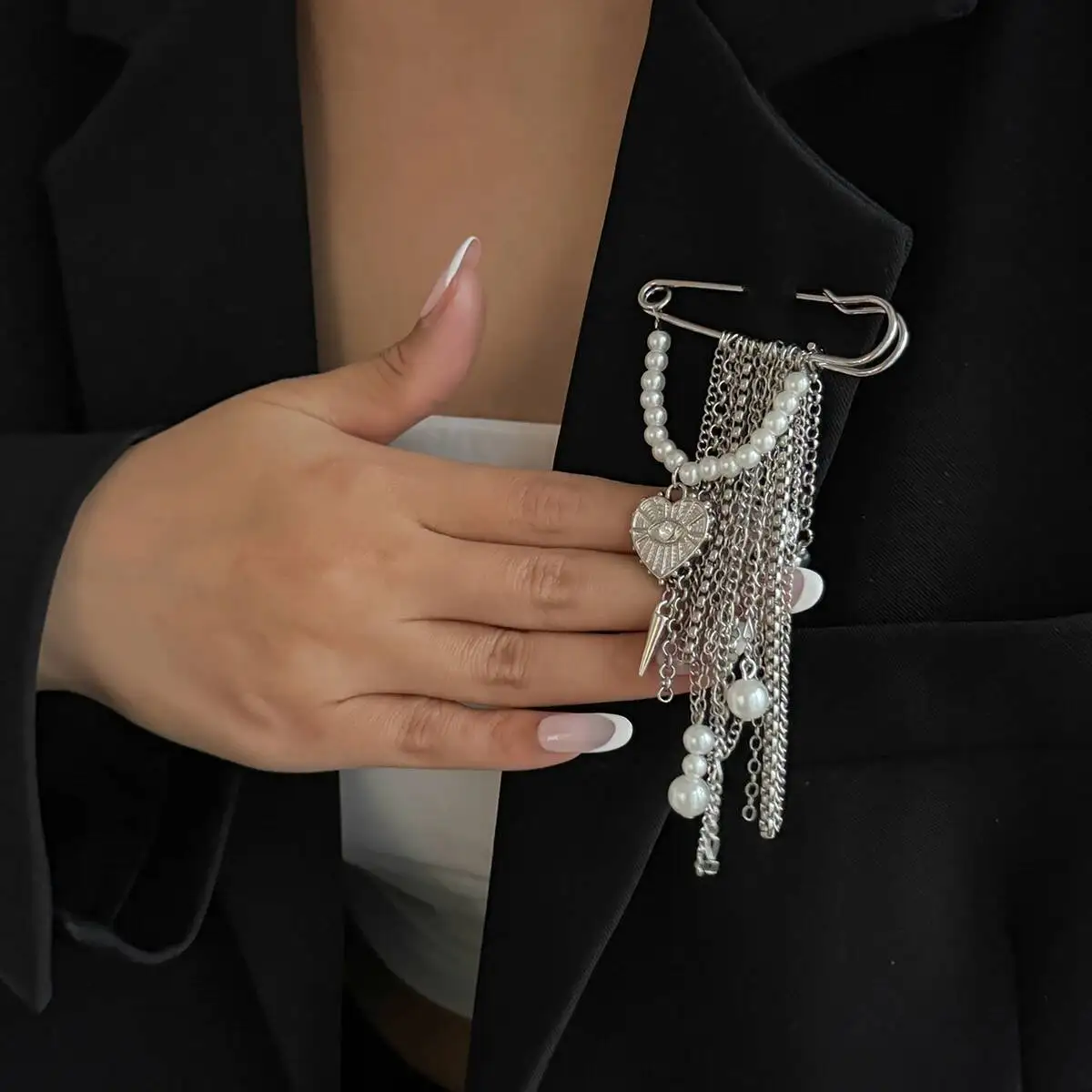 Lacteo Fashion Exquisite Imitation Pearl Beads Brooch Women Creative Metal Tassel Silver Color Suit Shirt Brooches  Jewelry Gift