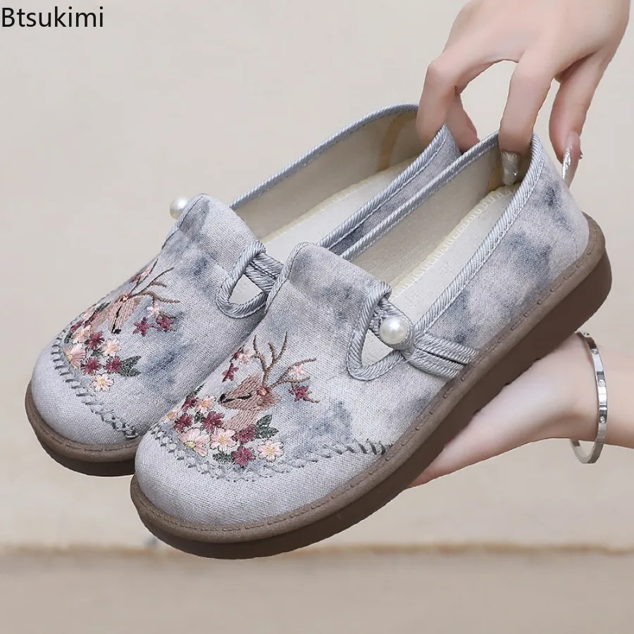 New Retro Embroidered Old Beijing Cloth Shoes Women's Soft Soled Casual Flats Shoes Chinese Style Non-slip Comfortable Mom Shoes