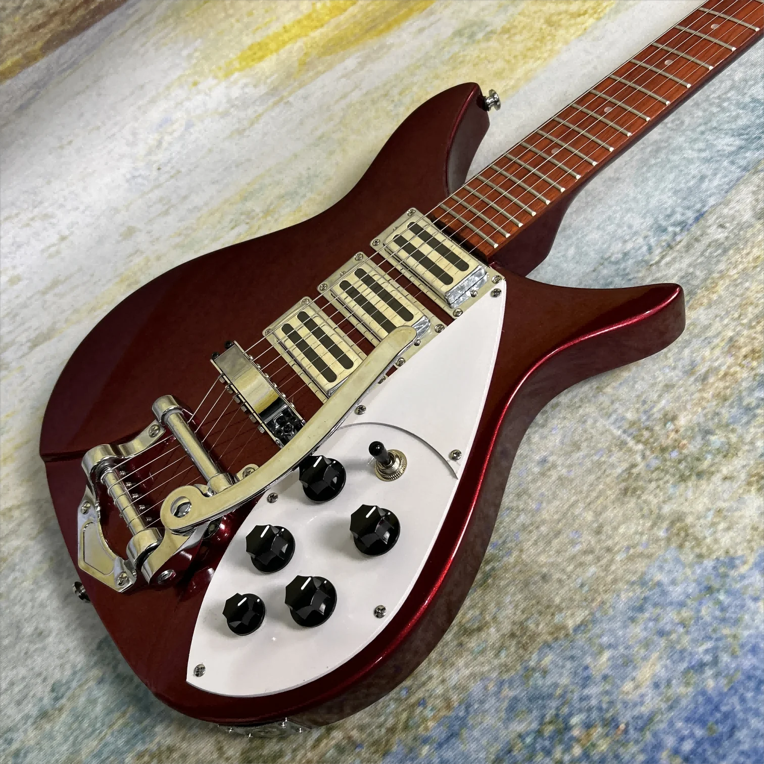 Rickenbacker 325 E-Gitarre, Tremolo-System-Brücke, metallische rote Farbe, Korpus aus Lindenholz, kostenloser Versand, Gleeson