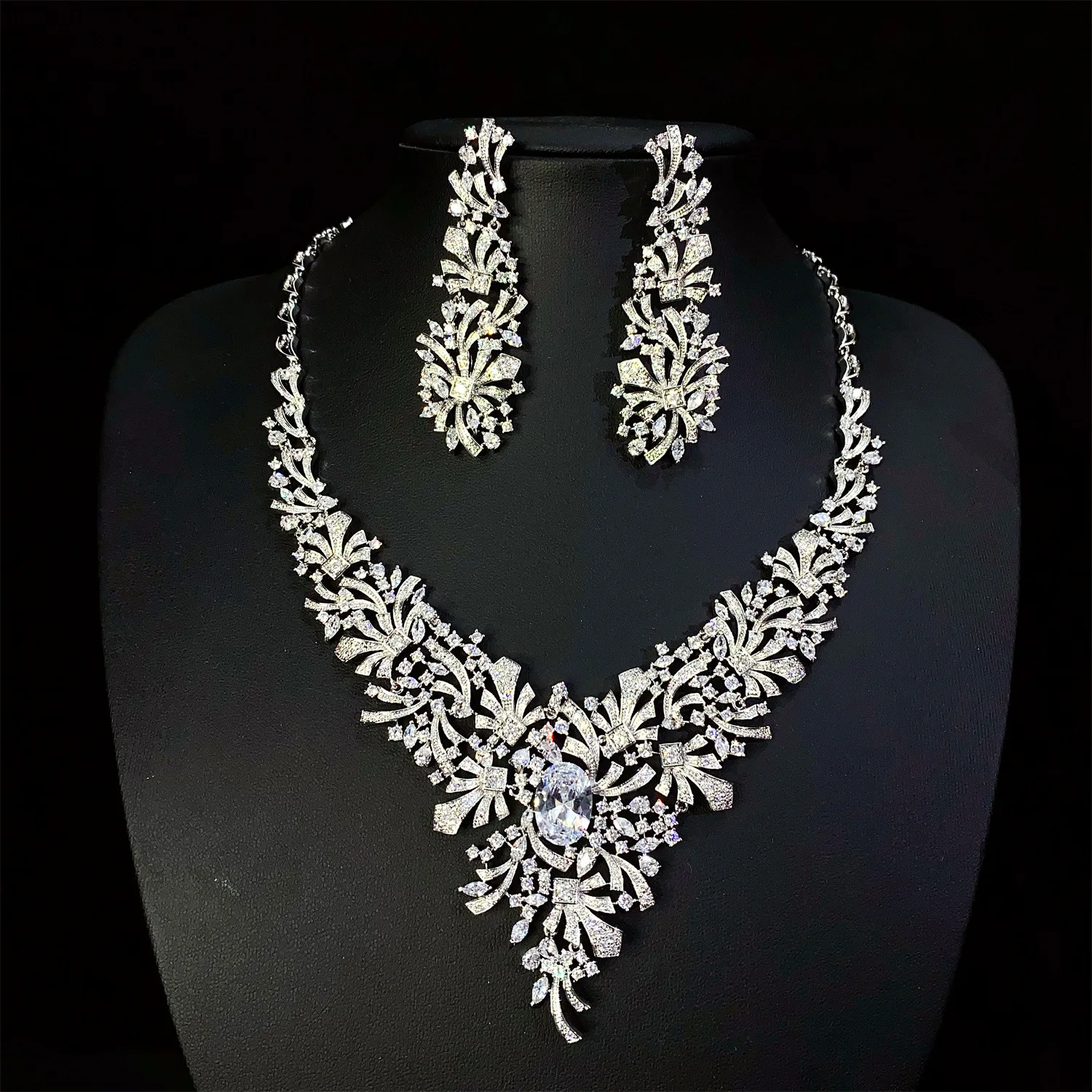 

Sparkling Firework Shaped Jewellery Heavy Crafted Sturdy Necklace Earrings 2 Piece Costume Set Women Wedding Banquet Host M-658