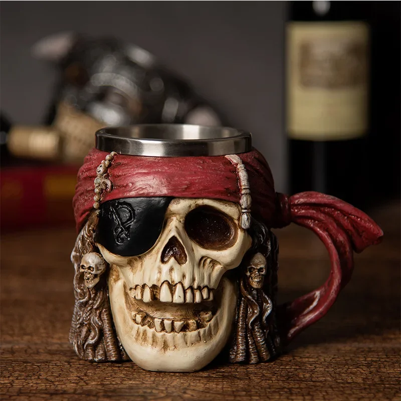 

Creative Caribbean Pirate Skull Mug Viking Beer Mug Resin Stainless Steel Liner Drink Tea Coffee Cup Tankard Bar Decor Men Gift