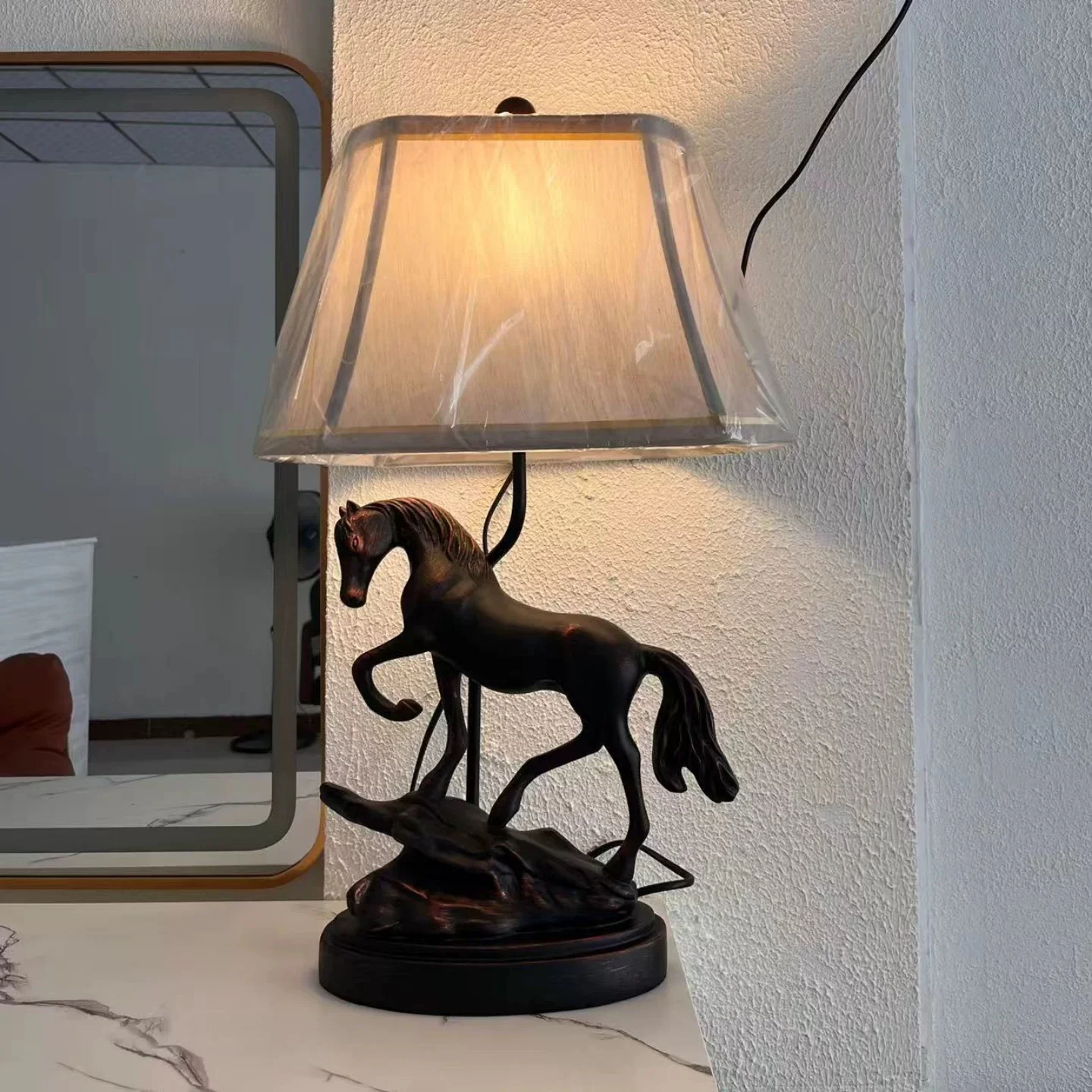 New Chinese style living room table lamp, American retro ceramic steed homestay, French hotel bedroom bedside lamp