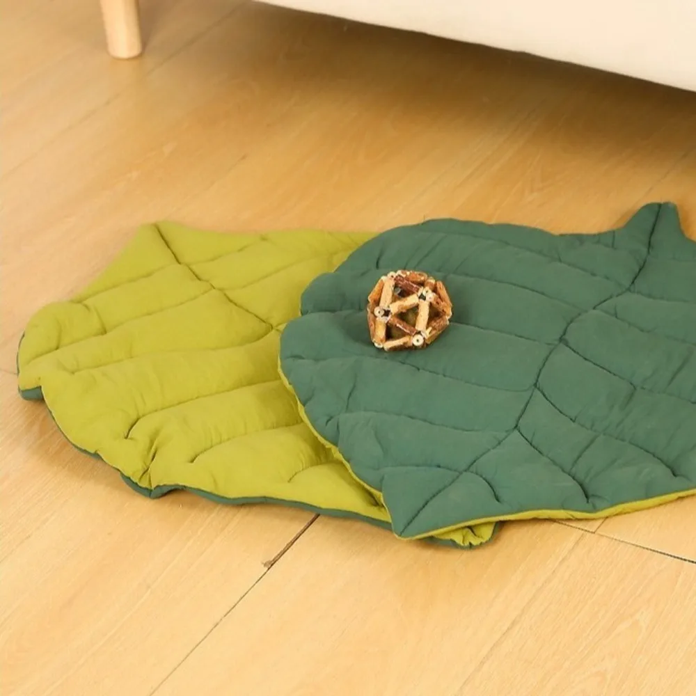 Comfort Leaf Shaped Cat Bed Mat Double Sided Thickened Pets Floor Rug Cotton Soft Kitten Sleep Blanket Four Season