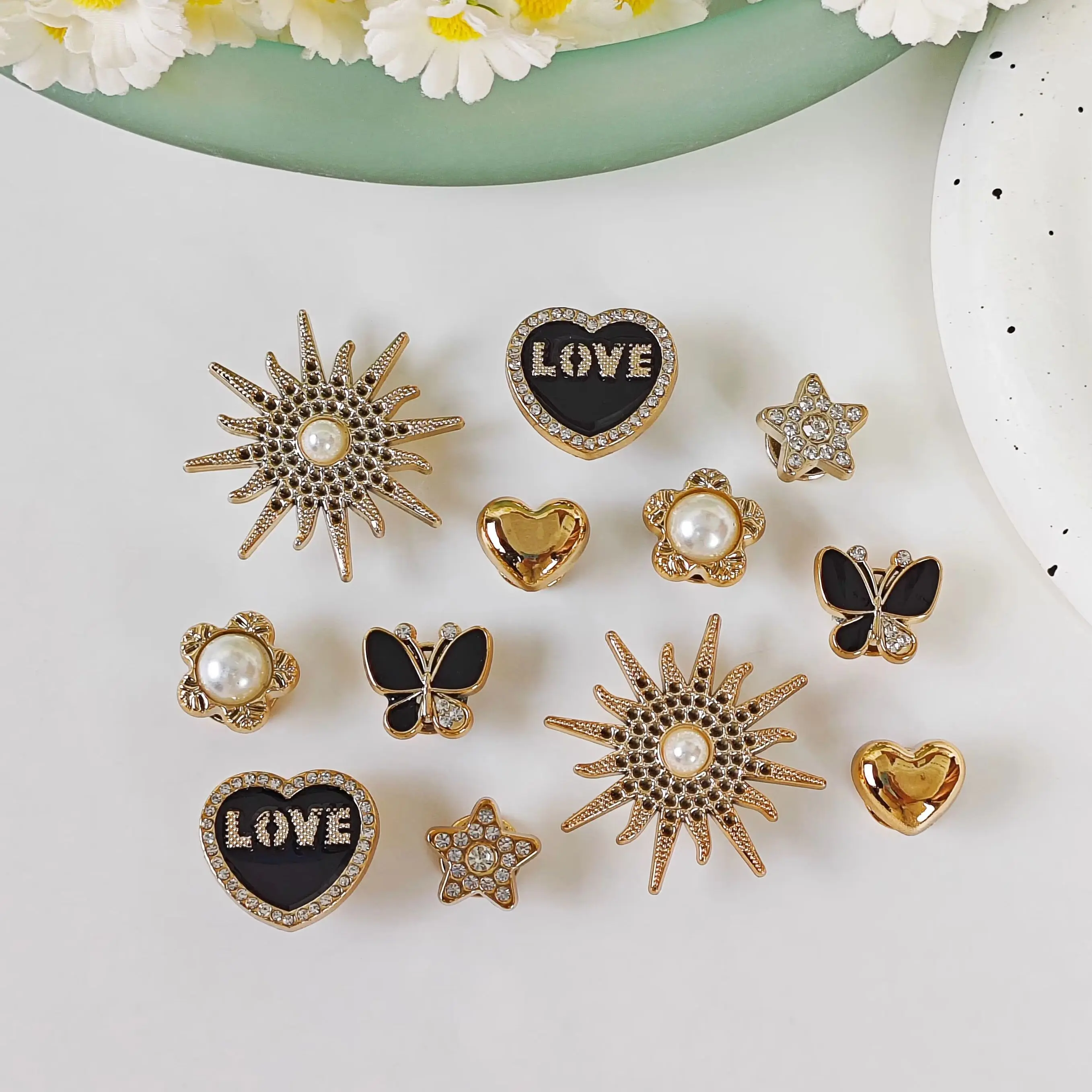 12Pcs DIY Shoe Decoration Charms Shiny Butterfly, Heart, Star, Flower, Sun Decorative Charms Non-Metal Lightweight Material Y2K Fashion Versatile Cute Personalized for Men and Women Suitable for Eva Beach Shoes, Sandals, Removable Shoe Decoration, Holiday Gift