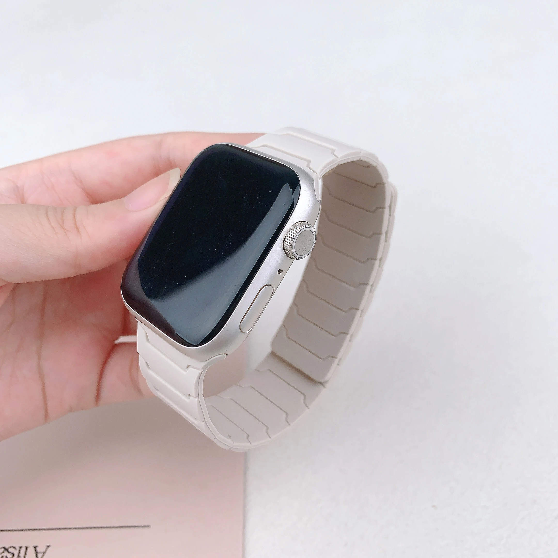 Magnetische Armbänder für Apple Watch Ultra 2 3 49 44 40 41 46 42mm 45mm 38 Silikon Sportarmband iWatch Series 11 9 8 SE 10 – Detail 5
