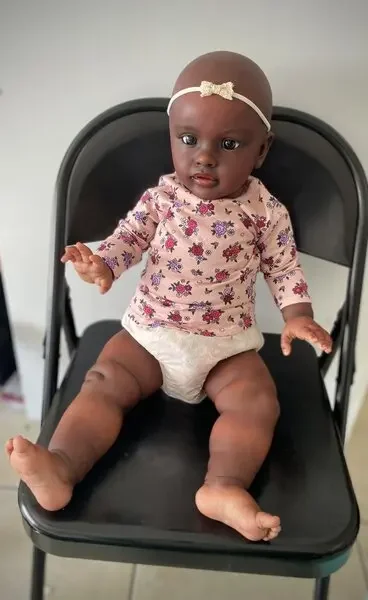 SINO-BB Fornecimento limitado personalizado 28 polegadas Reborn Baby Pippa African Girl Boneca já finalizada com vestido diferente