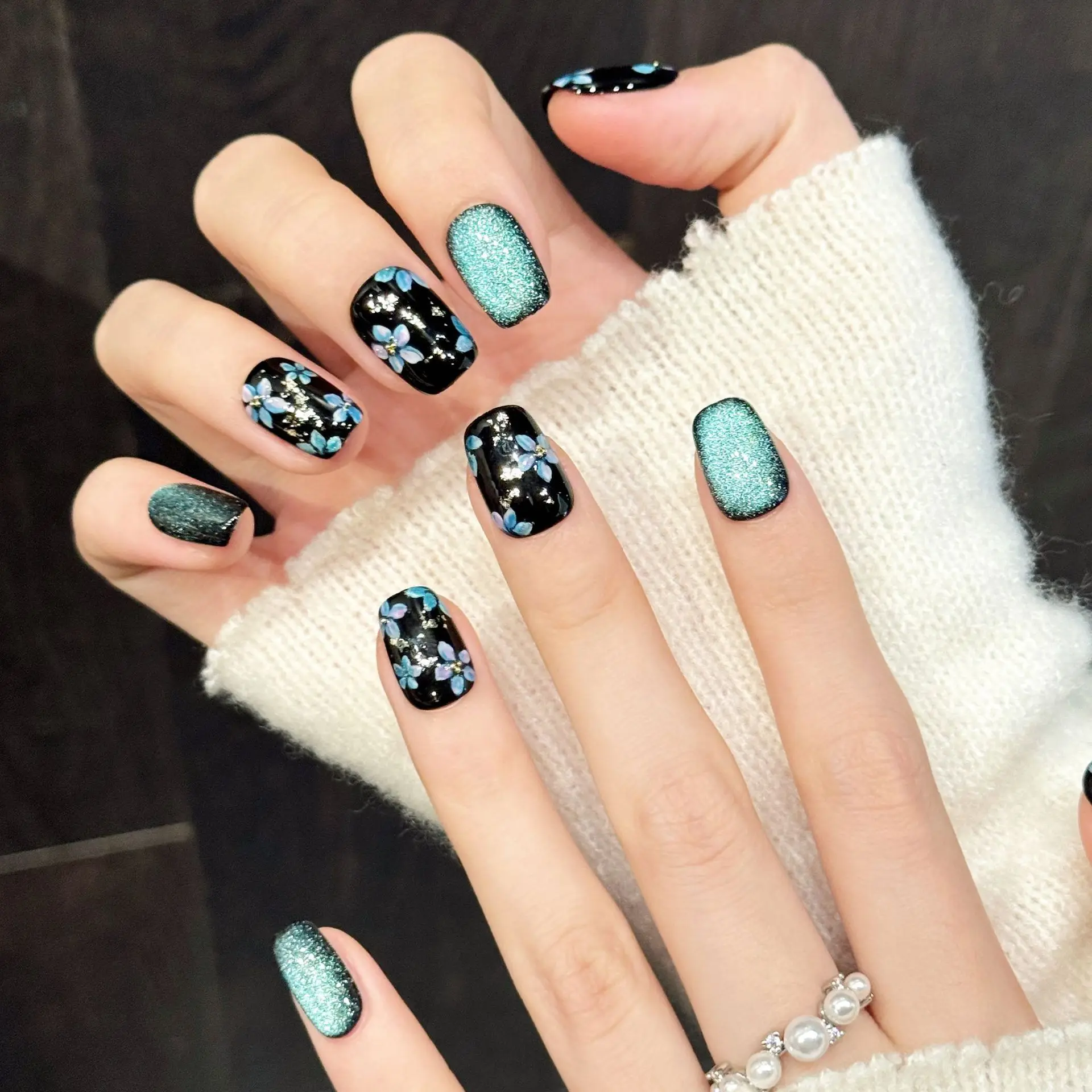 10 قطعة بريق أسود اليدوية الأظافر وهمية مع الزهور تصميم قصير مربع رئيس غطاء كامل مسمار نصائح يمكن ارتداؤها اضغط على الأظافر كاذبة