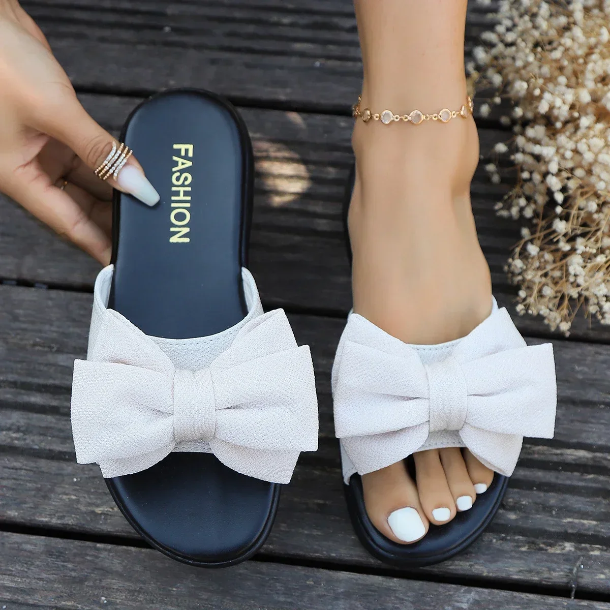 Women Summer Slip on Outdoor Fashion Bow Tie Sandals Women Lightweight Comfortable Flat Casual Beach Slippers Trend Slides Women