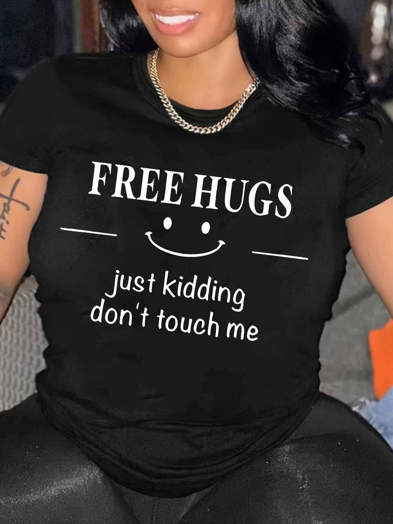 Free Hugs Just Kidding Don't Touch Me Printed Women's T-shirt Funny Introvert Casual Black Top Short Sleeved Women's Clothing