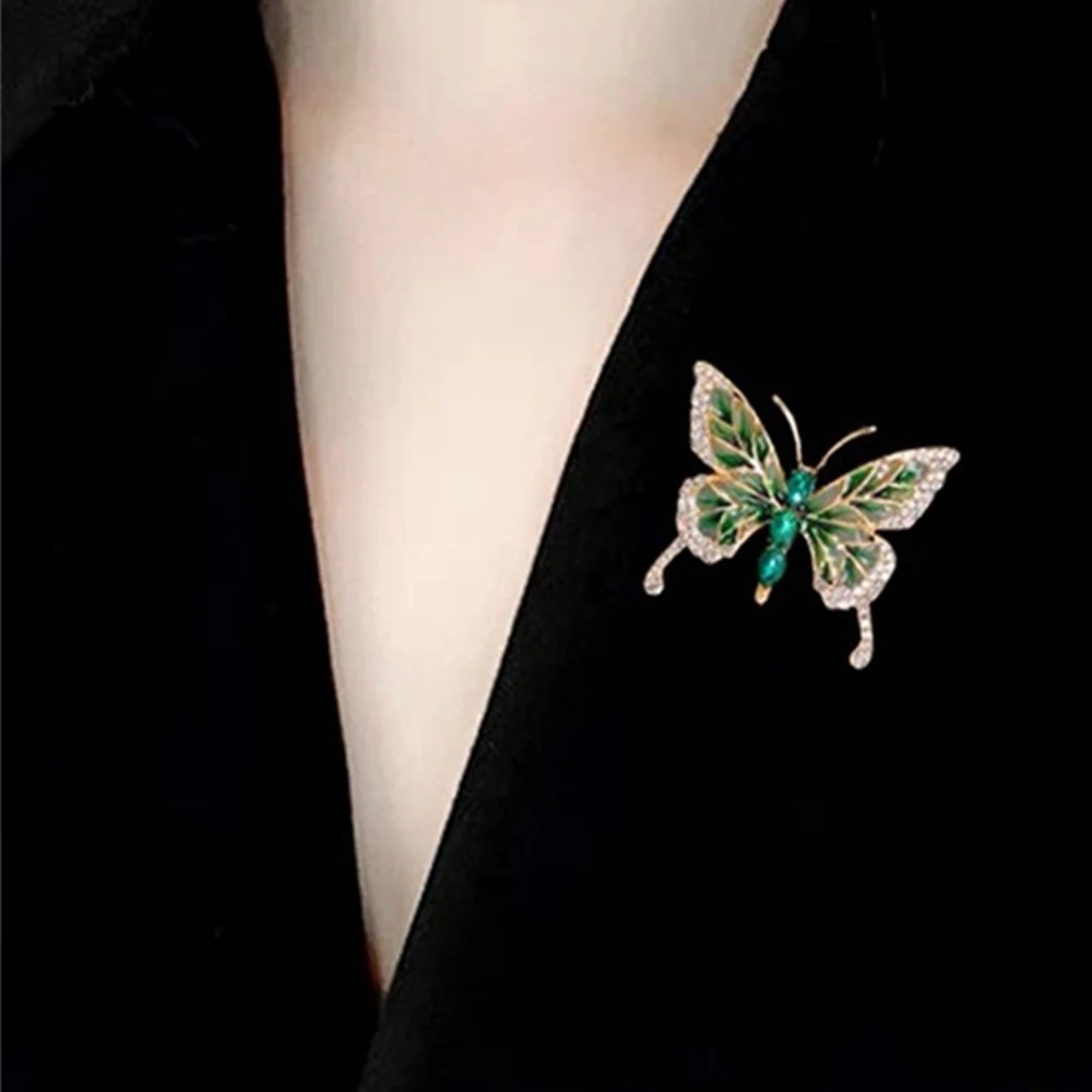 Exquisite Green Crystal Butterfly Brooch Fashion Metal Lapel Pins for Women Girl Suit Sweater Badges Jewelry Accessories Gift