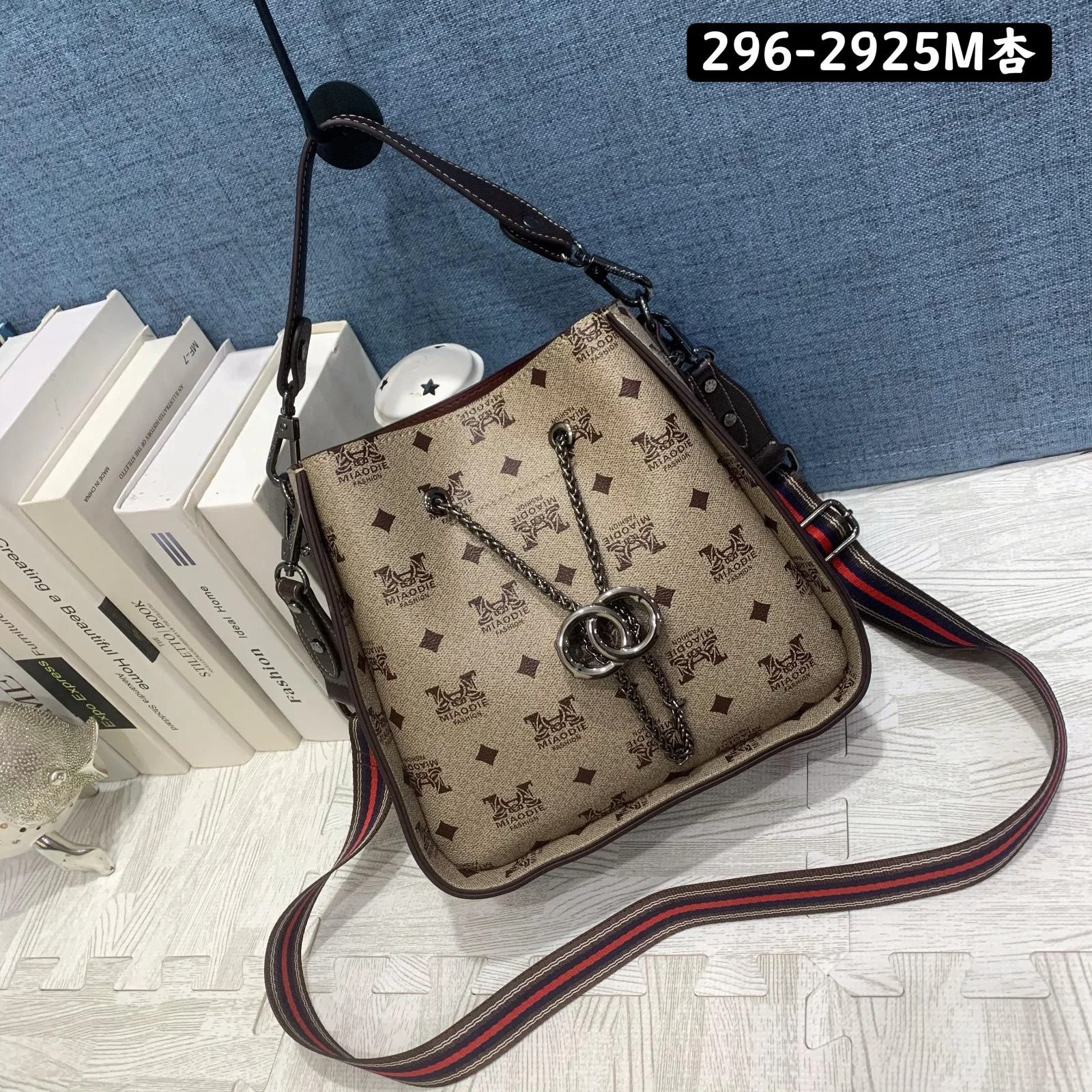 

Famous Designer Women's Crossbody Bag Genuine Leather Shoulder Bag Classic Elegant Style With Secure Closure For Ladies