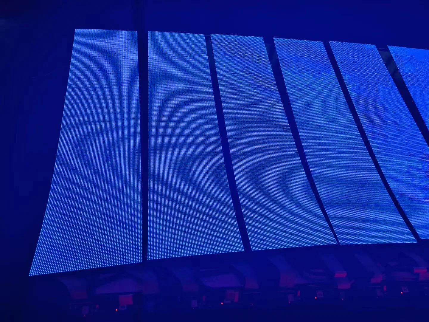 شاشة LED شفافة خارجية P3.9-7.8