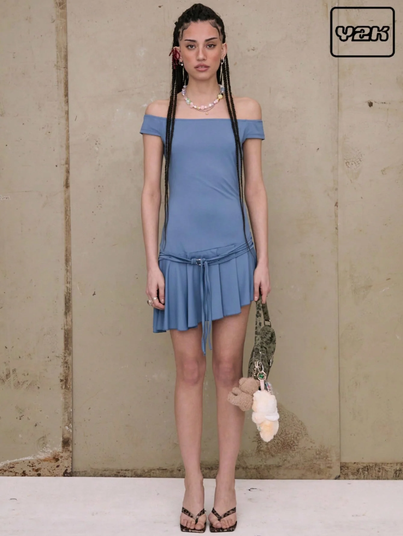 

Винтажное облегающее мини-платье Y2K с открытыми плечами и поясом для летнего отдыха