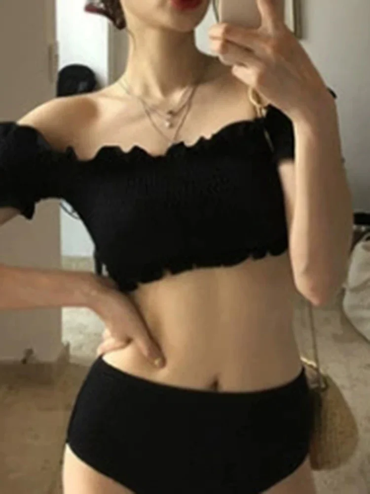 OIINAA ブラック水着 レディース スラッシュネック ラッフルビキニセット ツーピース プリーツビーチウェア サマー2025 新作 韓国風 セクシー水着