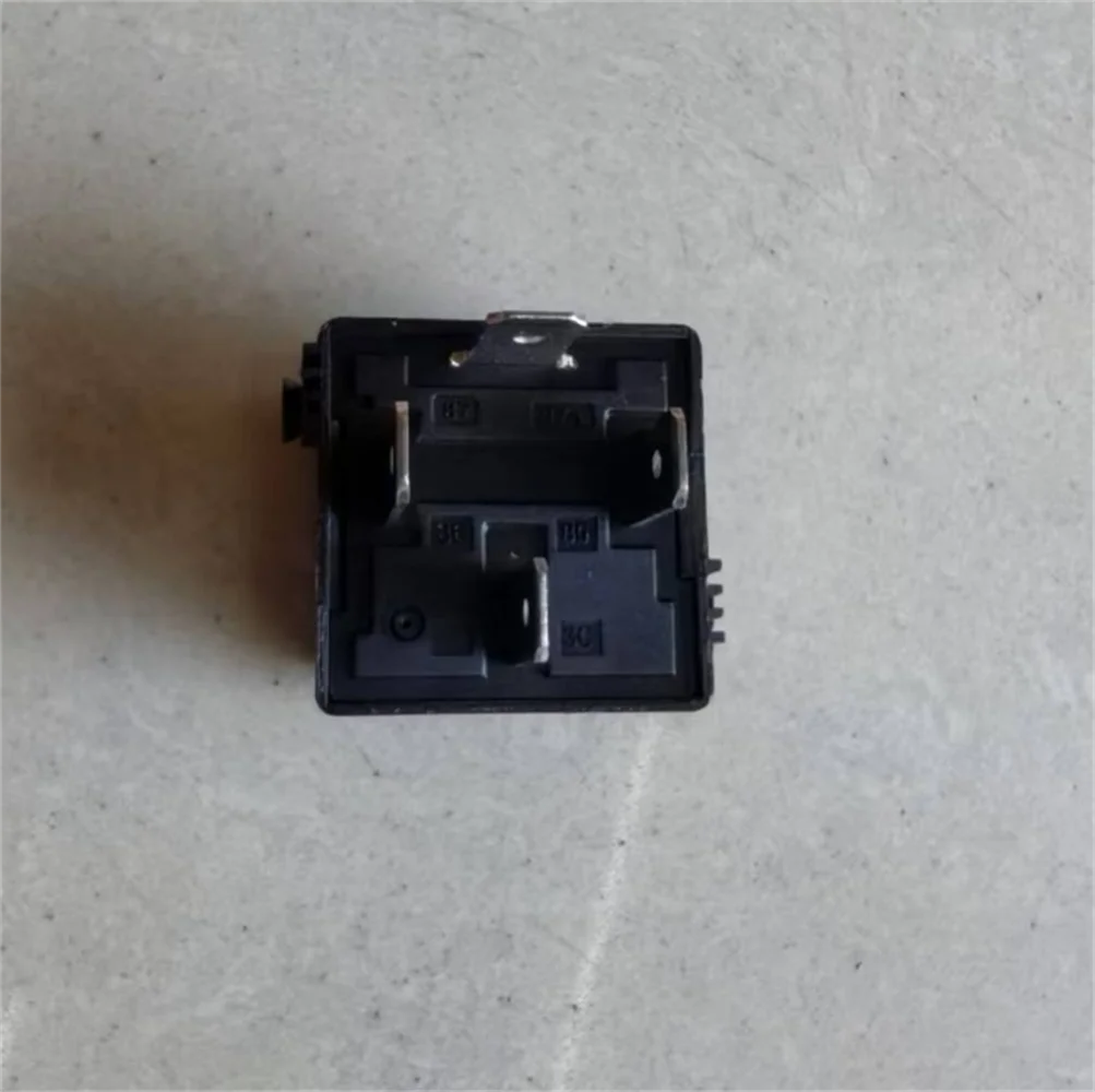 Air Suspension Compressor  Relay For Mercedes E / CLS Class W212 S212 C218 / X218 A 002 542 72 19, A0025427219