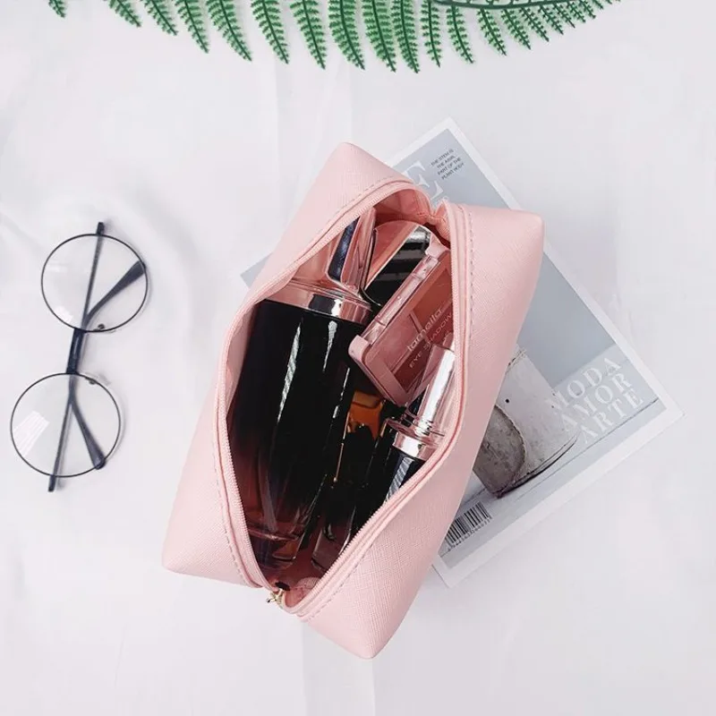 Women's Large Capacity Makeup Bag, PU Leather Cosmetic Organizer, Waterproof Travel Toiletry Bag with Handheld Strap for Ladies