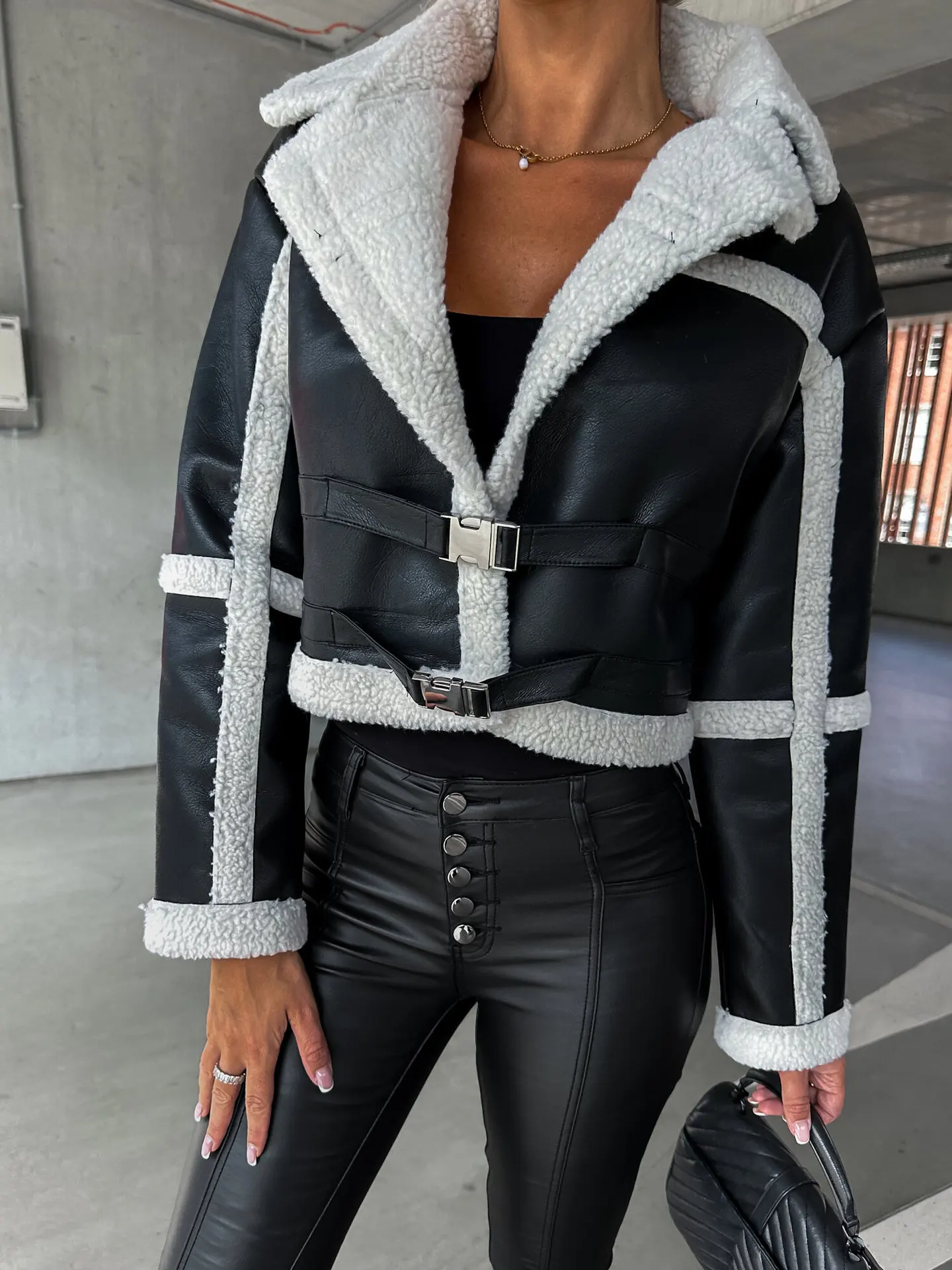 

Classic Faux Fur Collar Thicken Coats Women Fashion Fake Sheepskin Leather Winter Jacket 2023 Faux Shearling Fur Warm Outerwear