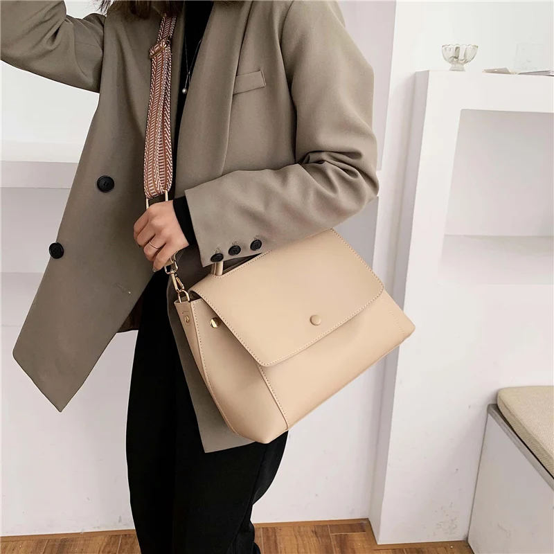 Bolsos grandes informales para mujer, bolsos de moda de cuero de Color sólido, bolsos de estilo de diseñador, 2022