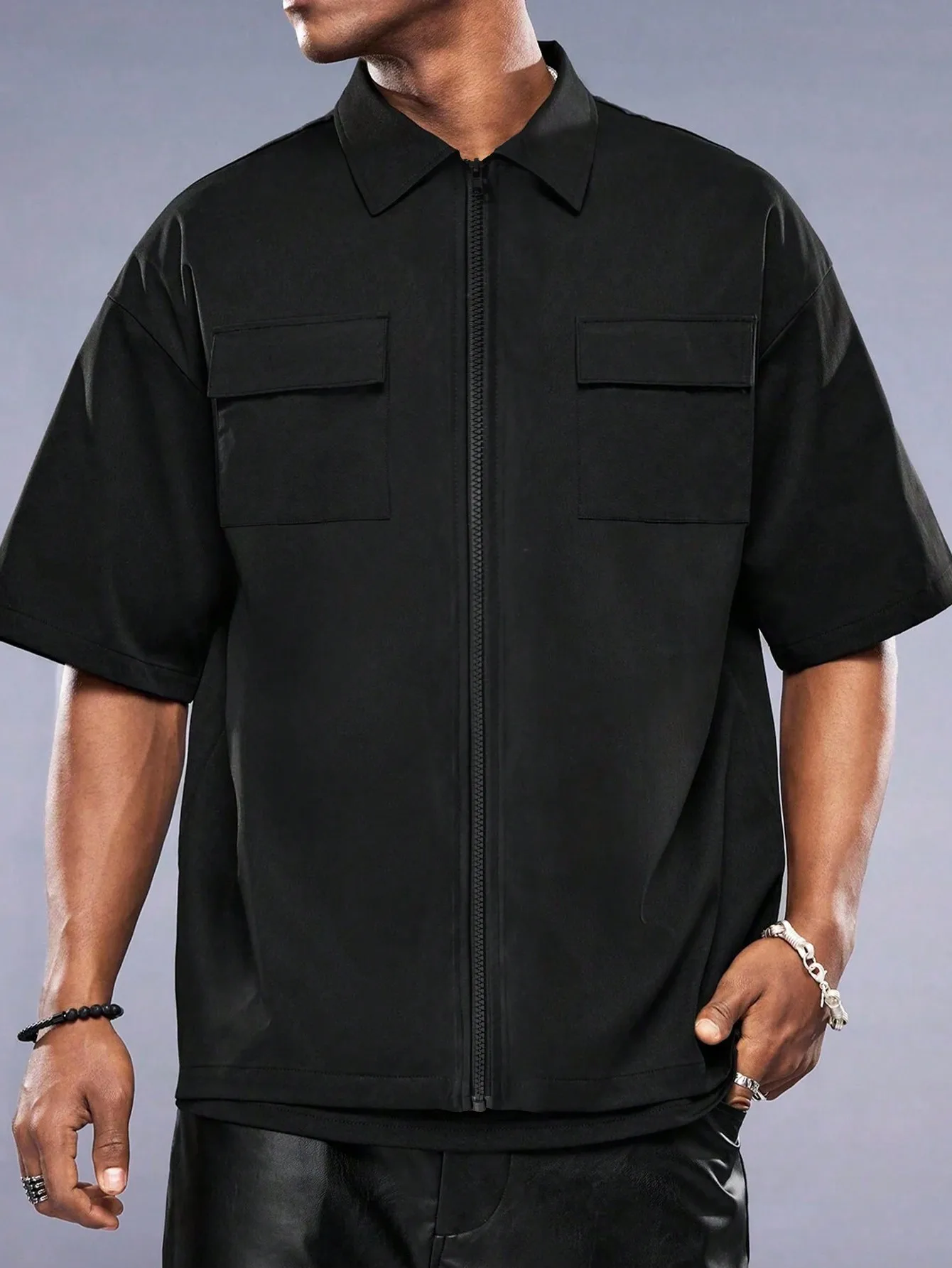 

Men's Black Box Fit Short Sleeve Zip-Front Casual Shirt with Chest Pockets