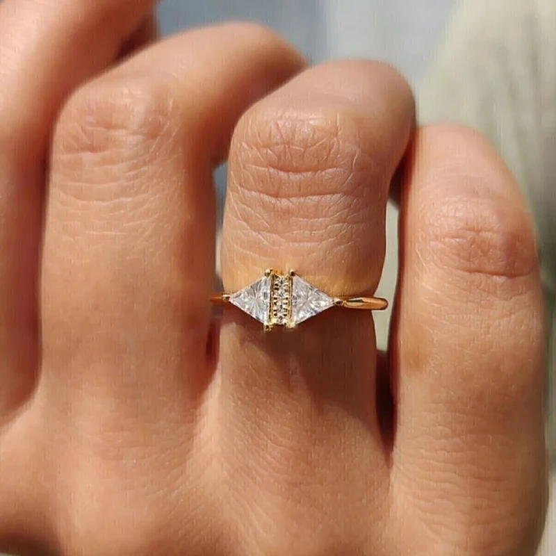 Huitan Chic Luxury Triangle Zirconia Ring Fashion Lady Gold Color Finger Jewelry for Engagement Bridal Wedding Band Accessories