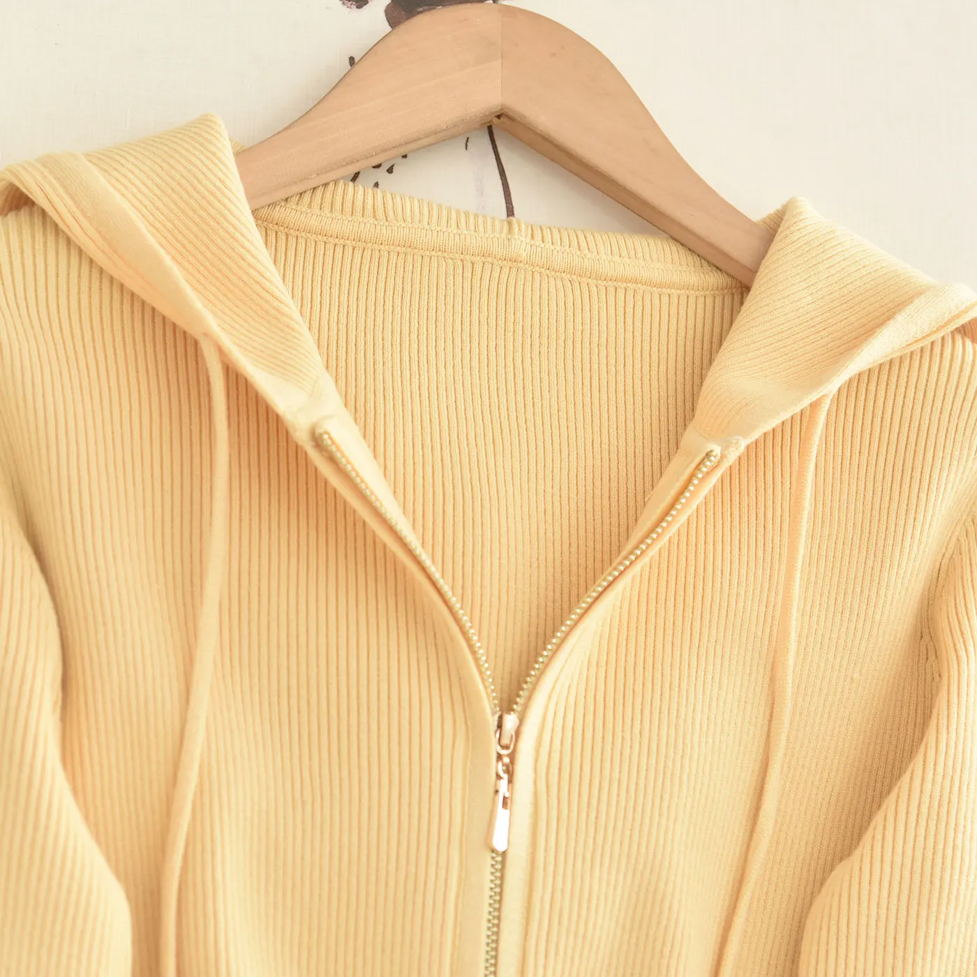 Ultra-White Yellow Knitted Sweater Spring 2026 Drawstring Hood Simple Slimming Zipper Cardigan Casual Style Long Sleeve Knitwear view 2