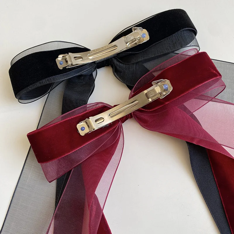 Eine Vintage und hochwertige französische Haarspange mit Samt-Schleifenband aus Netzstoff. – Detail 8