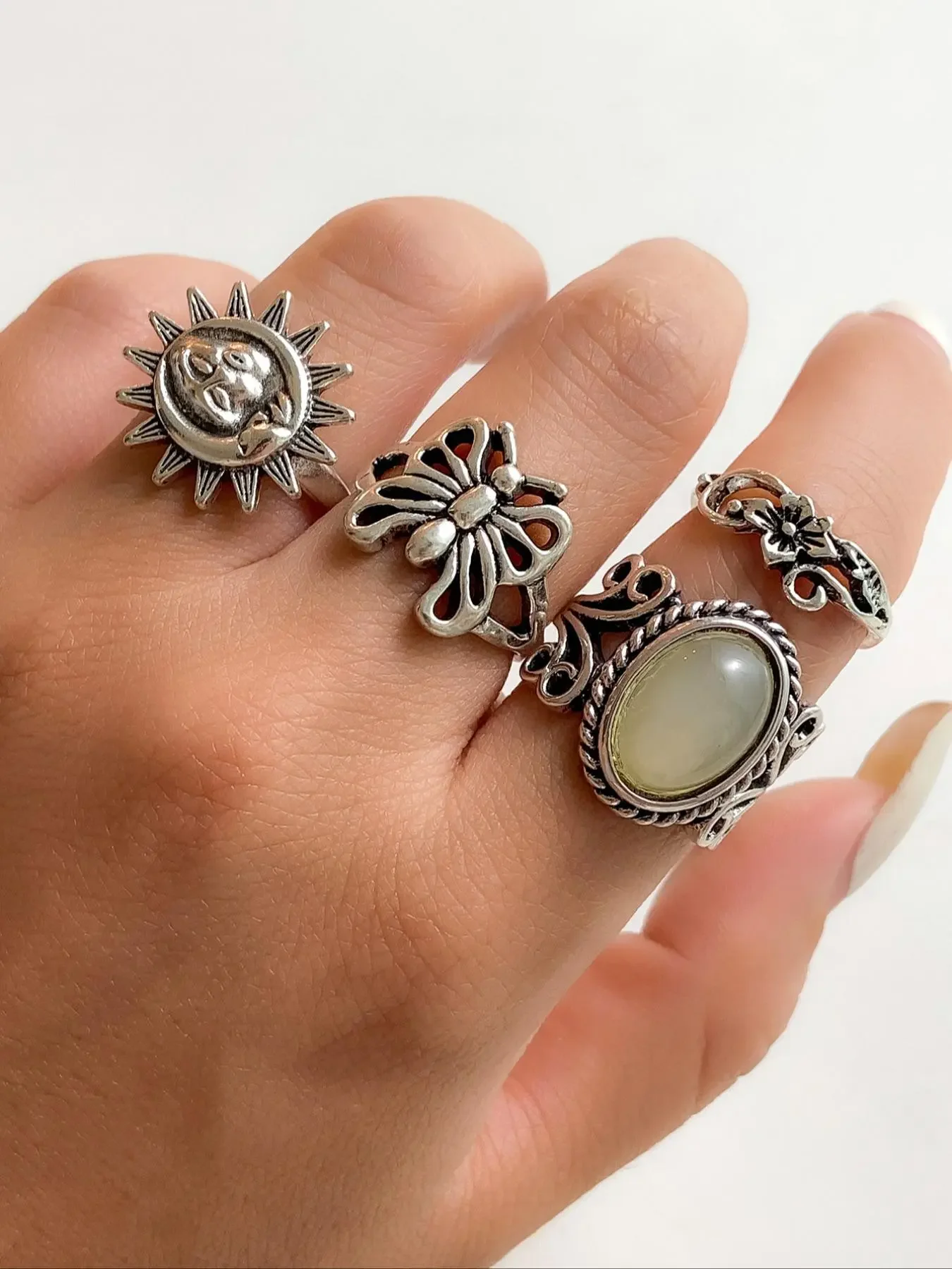 4pcs/set Vintage Butterfly & Flower Design Grunge Ring Bundles Kit, Streetwear Stacking Rings, Fashion Stackable Rings, Stackable Finger Rings, Fashion All-match Accessories for Women & Girls