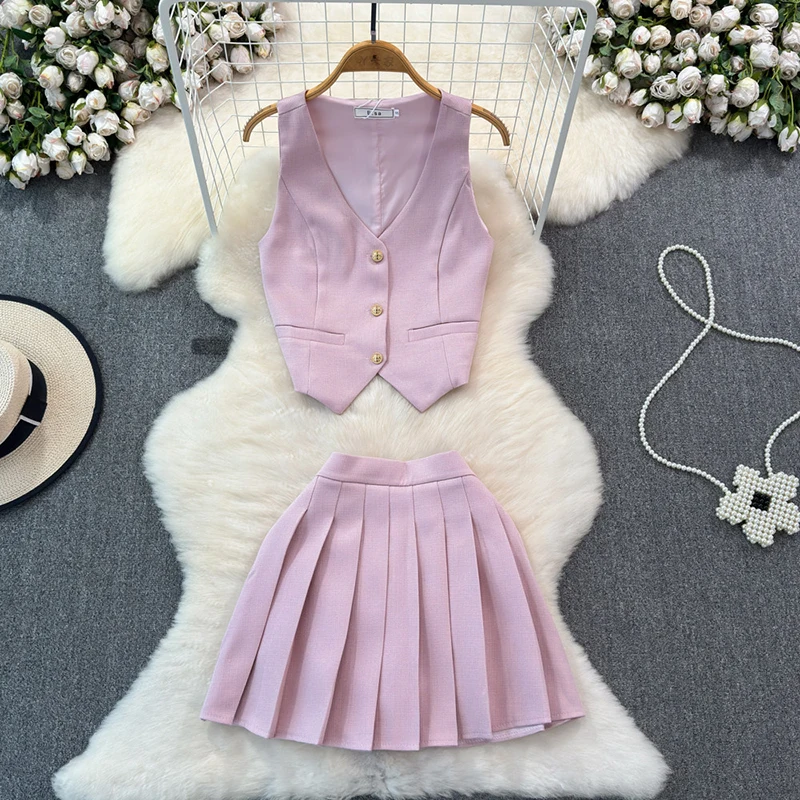 NOVEDAD DE VERANO 2021, traje pequeño de estilo fragante con cuello en V y hebilla de Metal, chaleco + Falda corta plisada, conjunto de dos piezas liso y elegante para mujer
