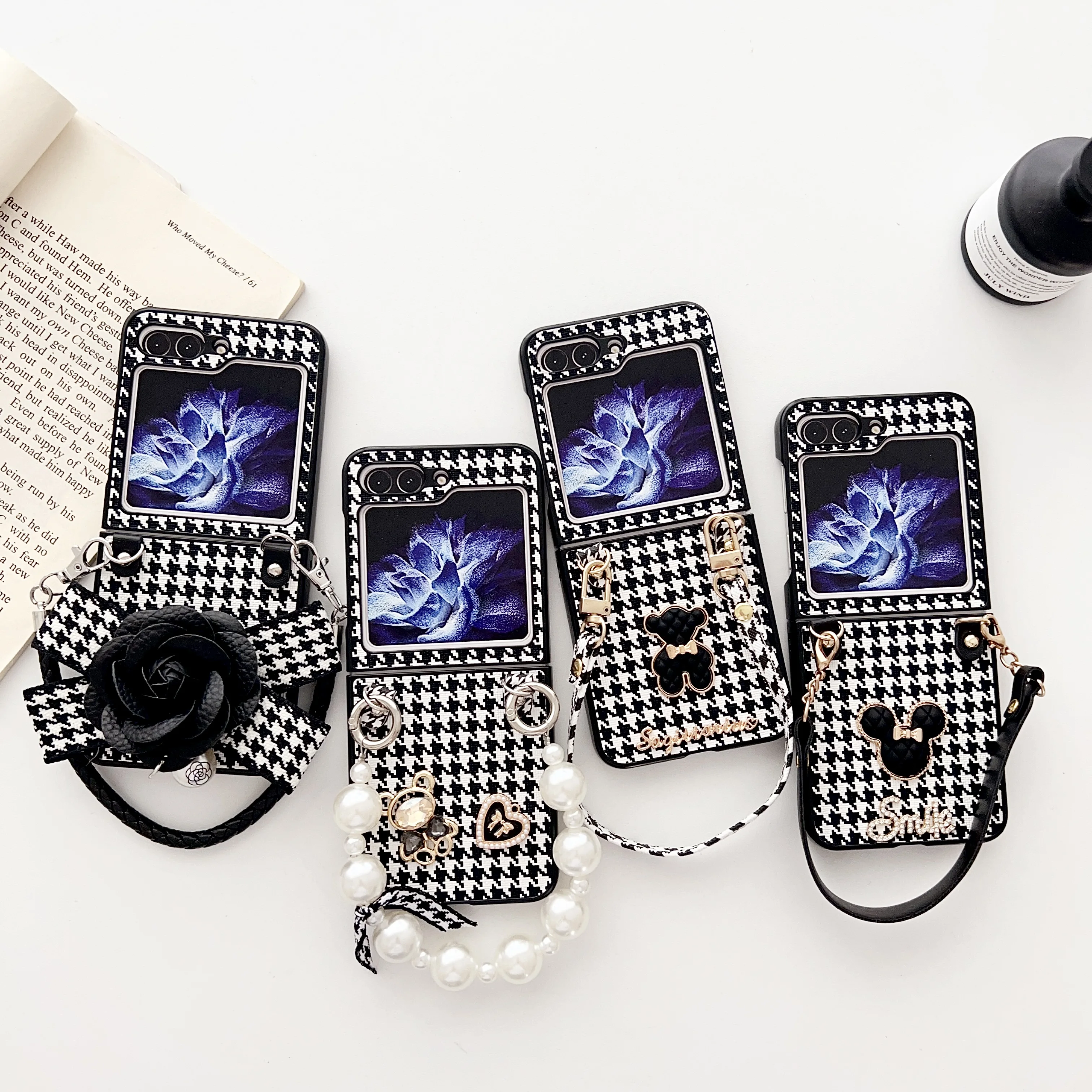 

Black And White Checkered Carry-On Cord Flip Folding Screen Phone Case For Samsung Galaxy Zflip6/5/4 ZFlod5/6 OPPO Findn3Flip