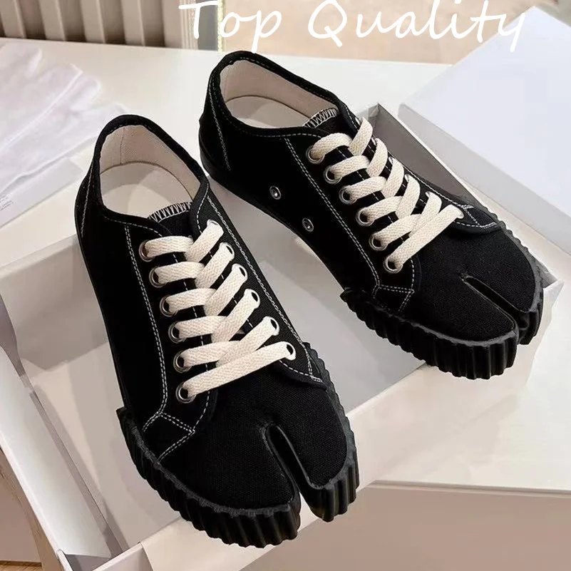 2024 New Women's Split toe canvas shoes Lace-up Graffiti style Genuine leather sole Flat Loafers Shoes Casual Shoes