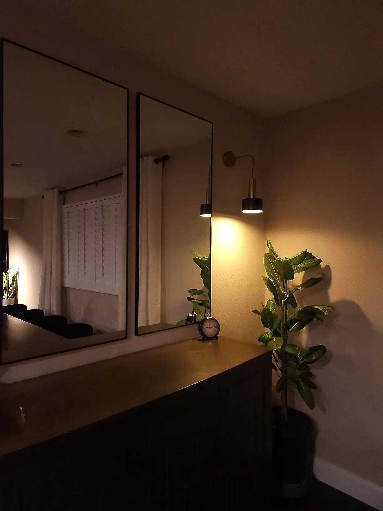 Modern Adjustable Bedside Lamp Wall Lamp Black Gold Luxury Nordic Up Down Reading Light Wall Light Sconce for Aisle Indoor E27