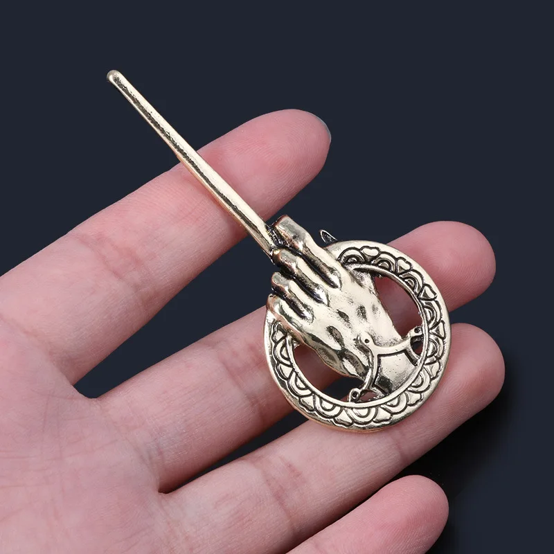 Die Hand der Macht Abzeichen Broschen Film Cosplay Prop Hand des Königs Brosche Männer Frauen Tyrion Lannister Tywin Ned Stark ﻿