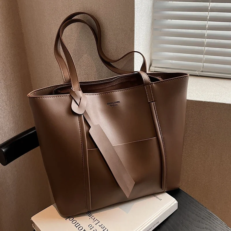 

Сумки 2023, осенняя винтажная женская сумка-тоут, новая модная большая вместительная сумка для подмышек, текстурированные сумки на плечо с кисточками из искусственной кожи