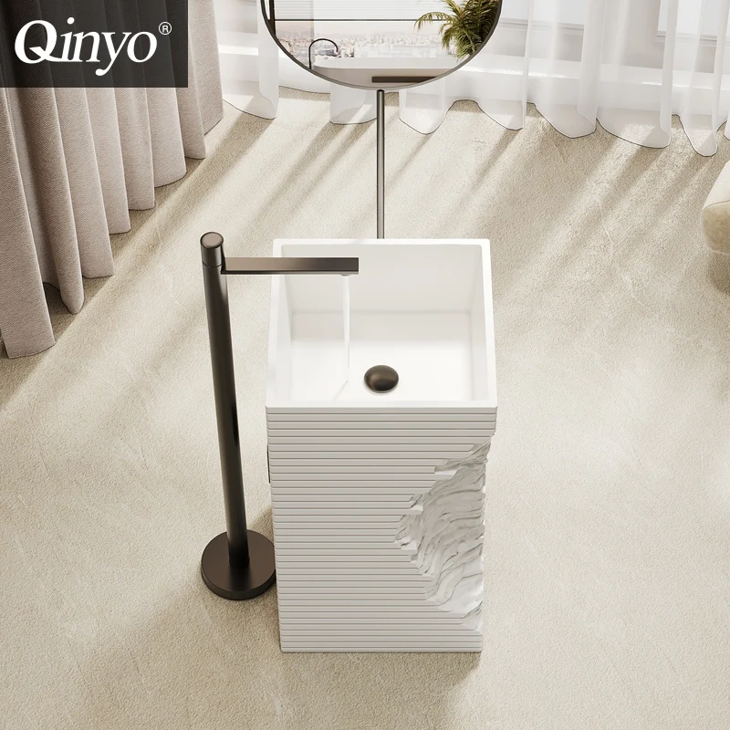 Lavatório integrado do pilar do hotel