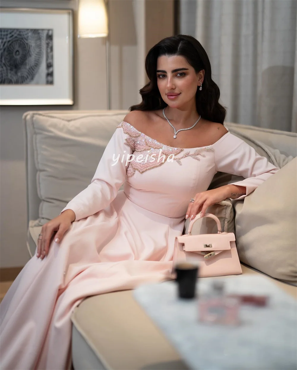 Sukienki wieczorowe z cekinami i koralikami, szyte na miarę, w stylu Sparkle Pastrol, o kroju A-line, z odkrytymi ramionami, długie, wysokiej jakości.