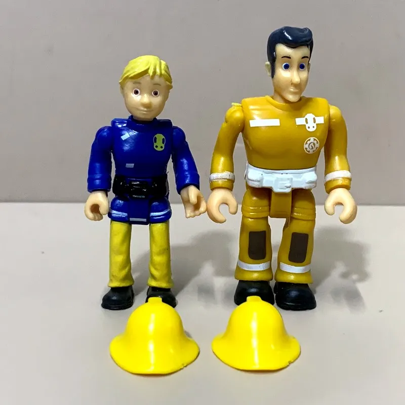 مجموعة من شخصيتين من كلوريد البولي فينيل ، رجل إطفاء ، سام ، إلفيس ، بينيي ، رجل إطفاء ، فريق ، رجل إطفاء ، كعكة #2