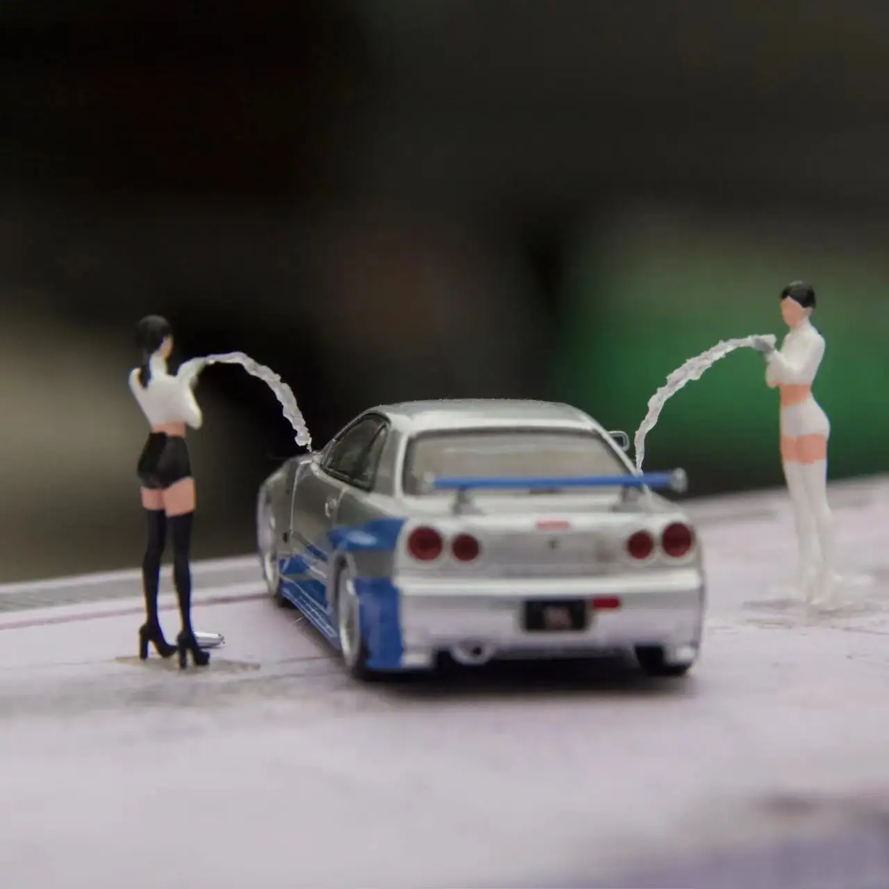 โมเดลฟิกเกอร์สาวล้างรถขนาด 1:64 สำหรับฉากจำลองบนโต๊ะทราย อุปกรณ์ตกแต่งไดโอรามา