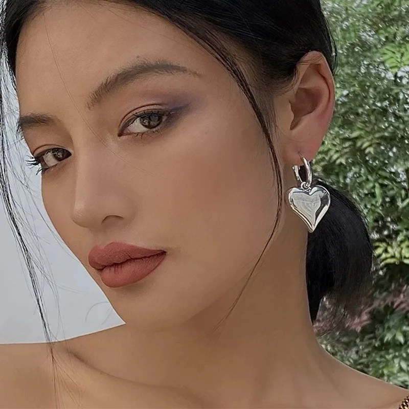 العصرية المعادن القلب استرخى هوب أقراط الرجعية بسيطة بيان الأقراط الكبيرة للنساء جديد الذهبي الفضة اللون مجوهرات الأزياء